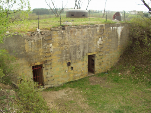 schron- skansen fortyfikacji w Bakałarzewie