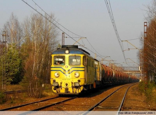 060Da-2219 wraz ze składem cystern przejeżdża przez stację Sosnowiec Dorota. Dn, 19.11.2006 r