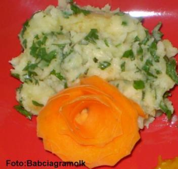 Puree ziemniaczano-pietruszkowe.Przepisy na : http://www.kulinaria.foody.pl/ , http://www.kuron.com.pl/ i http://kulinaria.uwrocie.info #ziemniaki #pietruszka #puree #DodatkiDoIIDania #obiad #jedzenie #kulinaria #gotowanie #PrzepisyKulinarne