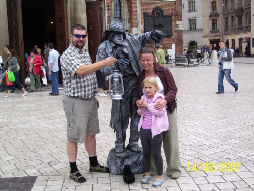 Z żoną i córką na Rynku Starego Miasta #Kraków #Rodzina #Rynek