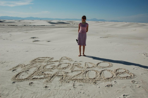 baba na piasku, Ela na White Sands w Alamogordo - miejscu gdzie amerykanie zdetonowali pierwszą bombę atomową