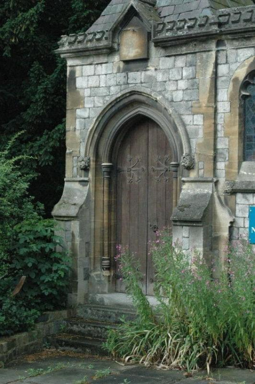 kościółek obok #brama #drzwi #kościół