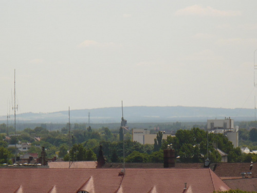 OPOLE - widok z wieży piastowskiej, w oddali Góra Świętej Anny (400m.) #Opole #WieżaPiastowska #panorama #widok #Opolskie