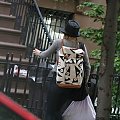 Ashley arriving at her house in West Village in NYC-paparazzi czerwiec 2008