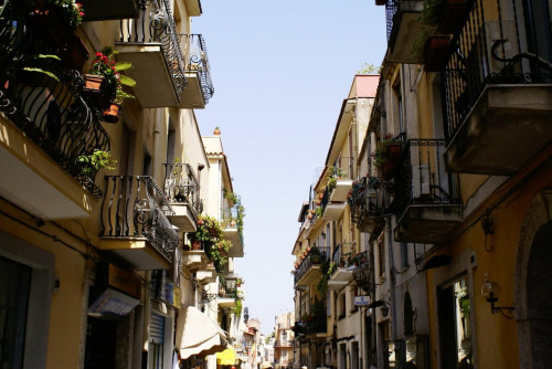 Taormina - wąskie uliczki i starówka opiewana przez Wergiliusza