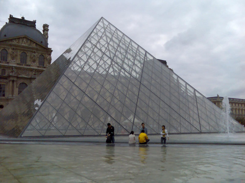 Louvre - Paryz #Louvre #Paryz #Paris #Francja #zabytki #piramidy