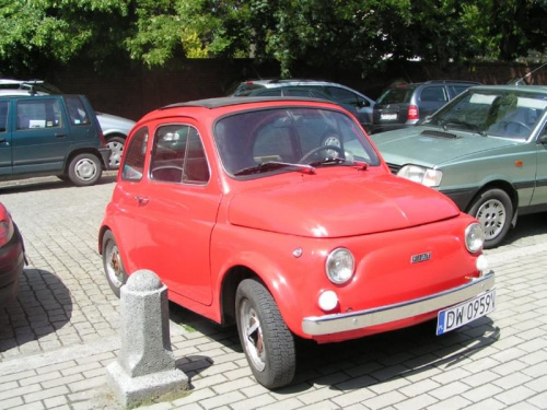 Fiat 500 z otwieranym dachem.