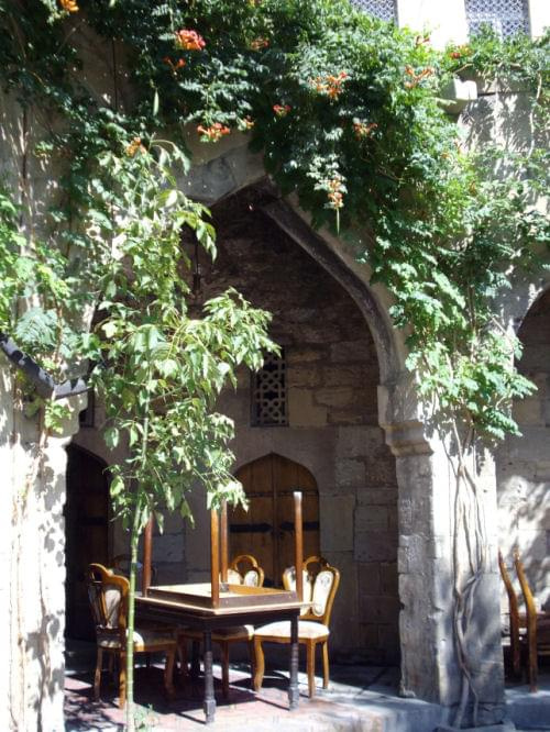 Karawan Serai - miejsce gdzie kiedyś odpoczywały karawany, dziś jedna z najoryginalniejszych restauracji Baku