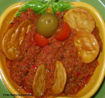 Pasta z suszonych pomidorów i bobu..Przepisy na : http://www.kulinaria.foody.pl/ , http://www.kuron.com.pl/ i http://kulinaria.uwrocie.info #przekąski #bób #SuszonePomidory #jedzenie #kulinaria #gotowanie #PrzepisyKulinarne
