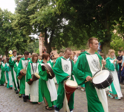 przemarsz bębniarzy