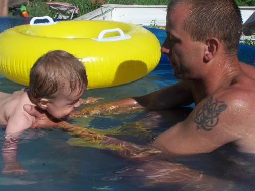 Mały pływak ;) z tatusiem ;)