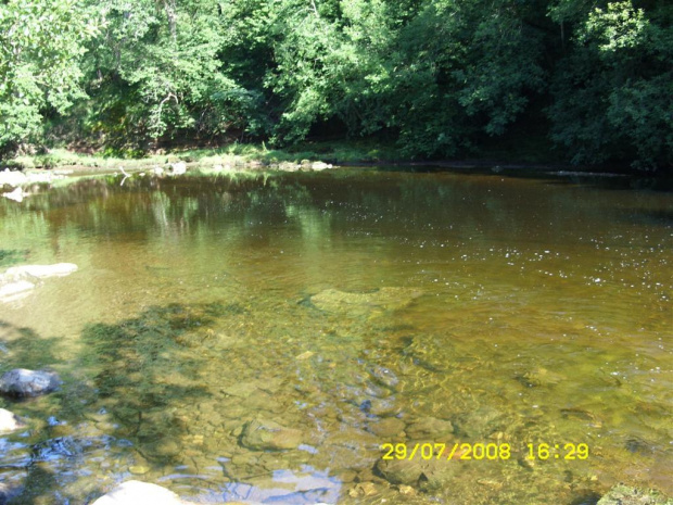 Domowe Sushi, piwko przed domem, opalanie, pranie... a potem wizyta nad wodospadem Aira Force i nad jeziorem Ullswater, w okolicznym pięknym miejscu, a na koniec kąpiel w Edenie z M i Krysią... ah wakacje...