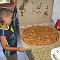 olbrzymia pizza za 14 lv w lokalnej osiedlowej pizzerii