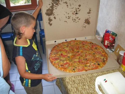 olbrzymia pizza za 14 lv w lokalnej osiedlowej pizzerii