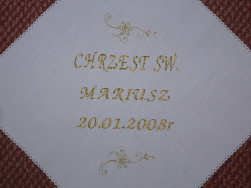 Chusteczka ozdobna - bawełniana, wykończona haftowanymi ząbkami;
kolor: biały
Haft: złoty lub srebrny
wymiary: 24 cm x 24 cm