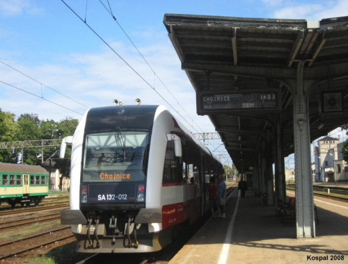 09.08.2008r. (Krzyż) SA132-012 stoi gotowy do odjazdu jako pociąg osobowy do Chojnic.