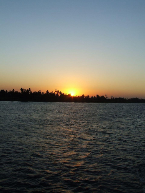 Zachód słońca na Nilu. #ZachódSłońca #nil #wakacje #rzeka #krajobraz #egipt
