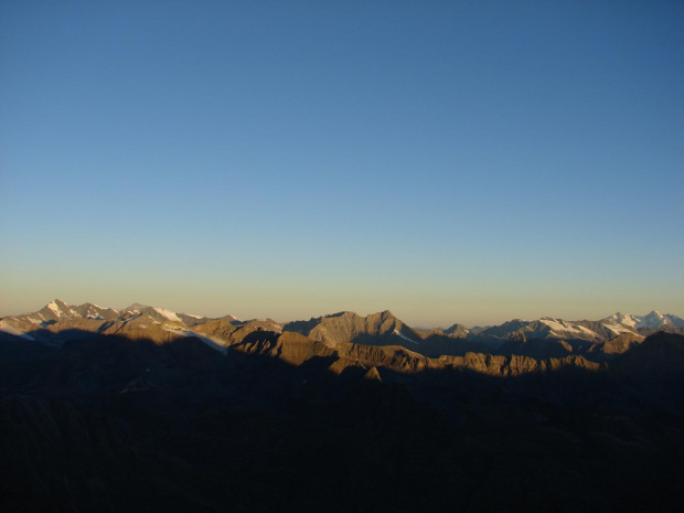 Znowu wschód słońca wysoko w górach...jest pięknie. #wakacje #góry #Alpy #lodowiec #treking #Włochy #GranParadiso