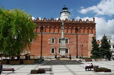 Rynek w Sandomierzu #Sandomierz #Polska #Rynek #kamienice #Ratusz #renesansans #kotwica #studnia