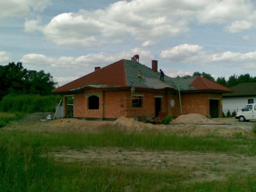 Lipiec 2008 - Dach - po przerwie - wzonowienie prac dekarskich
