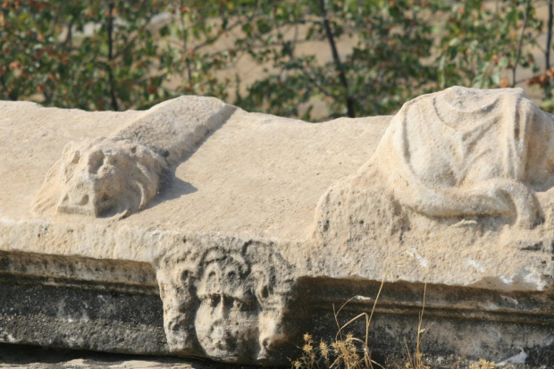 Hierapolis, Nekropola północna - chorzy tak licznie przybywający do leczniczych źródeł Pamukkale nie zawsze wracali do domów po odbytej kuracji... Jeden z największych cmentarzy Anatolii