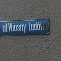 Stara tablica z nazwą ulicy w Gnieźnie - ul. Wiosny Ludów