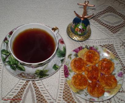 Pomarańczowa herbatka.Przepisy na : http://www.kulinaria.foody.pl/ , http://www.kuron.com.pl/ i http://kulinaria.uwrocie.info #napoje #herbata #pomarańcze #gotowanie #kulinaria #PodwieczorekPrzepisyKulinarne