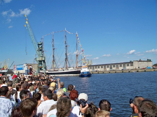 Rosyjski "Siedov" wchodzi do portu. #ImprezyPlenerowe #zloty #żaglowce