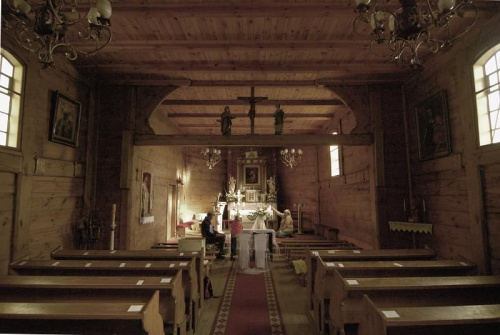 Kościół p.w. św. Katarzyny w Węglewie z cudownym obrazem Matki Boskiej z "wyspy".
Powiat gnieźnieński.