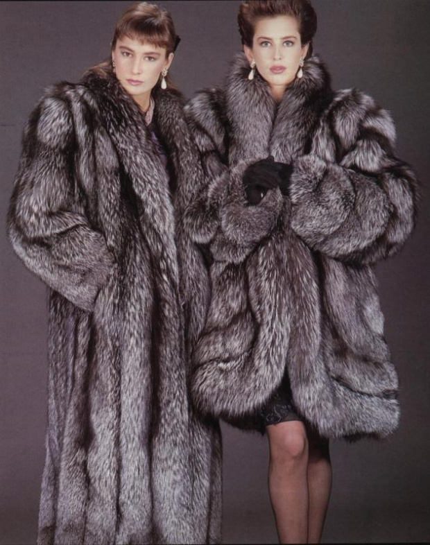 Fur jugendliche. Silver Fox fur Coat. Шуба из меха. Чернобурка шуба. Полушубок из чернобурки.