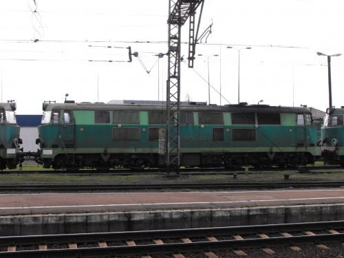 SU45-028, lokomotywownia Krzyż, 16.11.2008