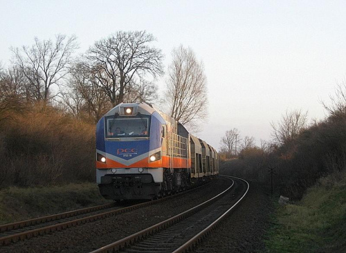 21.12.2008 Kostrzyn 311D-018 spółki PCC zbliża się do Kostrzyna z pociągiem towarowym z Włocławka do Niemiec, w Kostrzynie skład przejmie BR232 spółki EKO Trans
