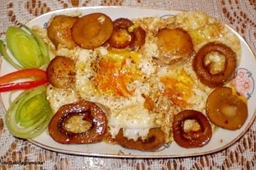 Jajka sadzone z pieczarkami #przekąski #jajka #pieczarki #jedzenie #gotowanie #kulinaria #PrzepisyKulinarne