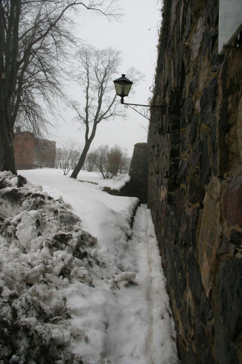 Mury obronne twierdzy Suomenlinna #Finlandia #Suomenlinna #zima #twierdza
