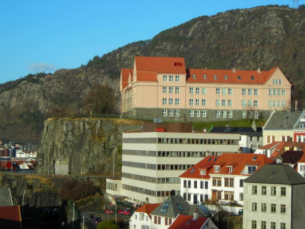 Bergen dzielnica Sandviken. #norwegia #krajobraz #bergen #widoki #podróże #góry #morze