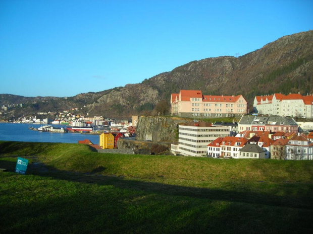 Bergen dzielnica Sandviken. #norwegia #krajobraz #bergen #widoki #podróże #góry #morze