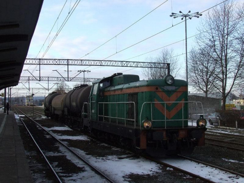 SM42 przyciągnęła (przyprowadziła) 3 małe wagony do Wejherowa