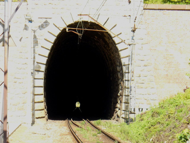 Tunel kolejowy w miejscowości Tunel #tunel
