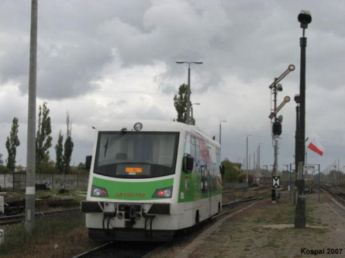 18.10.2007 SA105-104 z pociągiem osobowym do Gorzowa Wlkp.