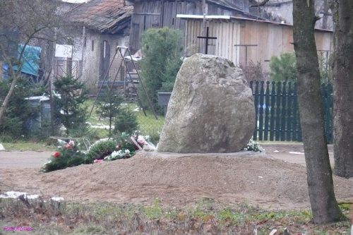 Pomnik Ofiar Obozu Niemieckiego w Snopkach #Snopki #Mazury #PomnikOfiarObozu