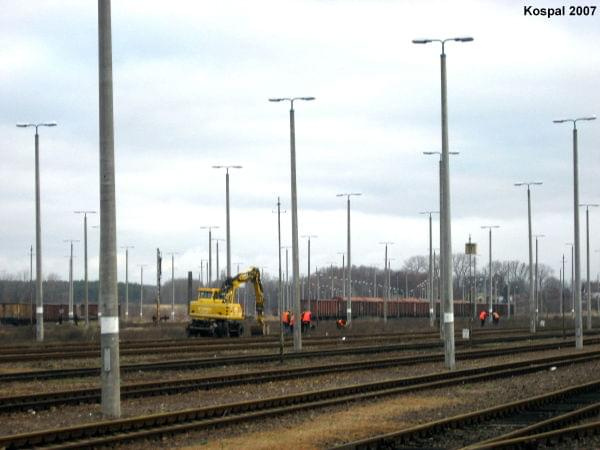 24.11.2007 Prace torowe polegające na naprawie toru nr:3 zamkniętego od dłuższego czasu.