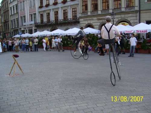 #Wawel #Kraków #Zabytki #Sukiennice #Rodzina #Rynek #Hejnał #KościółMariacki #Wieża #Smok #Pomnik