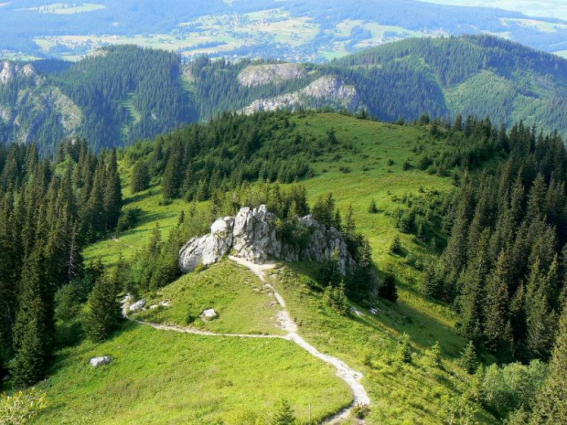 Tzw. Piec na Twardym Upłazie - zejście z Czerwonych Wierchów od zachodniej strony.