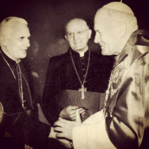Niesamowite zdjęcie trzech papieży razem na jednym zdjęciu #Papież #PapieżFranciszek #Watykan