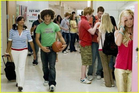 #HighSchoolMusical2