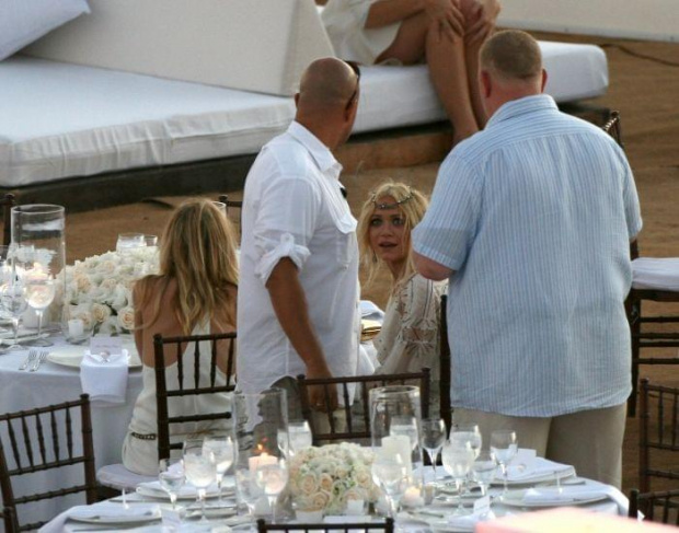 Ash and Kay attend Jills wedding in Mexico-paparazzi listopad 2007