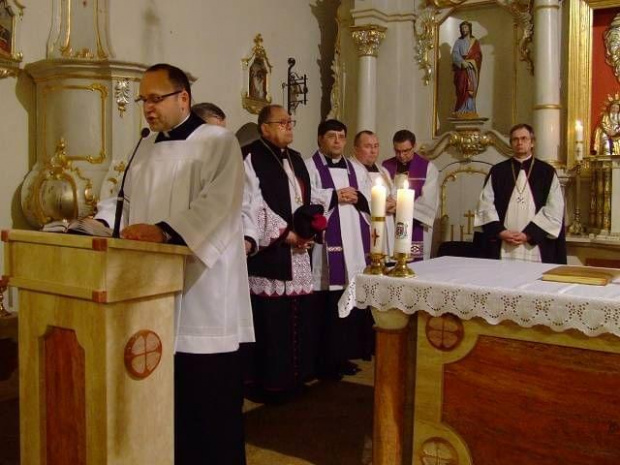 Ceremonia wprowadzenia ks. Pawła Sitarka na proboszcza parafii w Dąbrówce - 11.12.2007r.