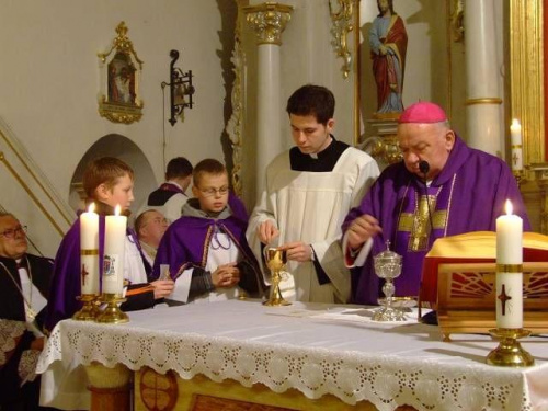 Ceremonia wprowadzenia ks. Pawła Sitarka na proboszcza parafii w Dąbrówce - 11.12.2007r.