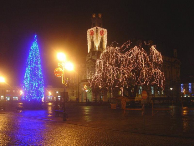 Świąteczny rynek w Nowym Sączu #święta #rynek #oświetlenie #choinka #NowySącz #BożeNarodzenie