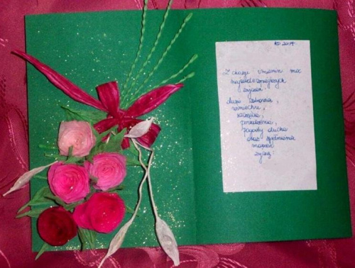 karteczka ozdobiona różyczkami z bibułki i twistartu #bukiety #chrzest #dekoracje #DlaCiebie #ekologiczne #imieniny #kartki #kompozycje #komunia #kwiaty #KwiatyZBibułki #okolicznościowe #oryginalne #piękne #prezenty #ślub #święta #unikatowe